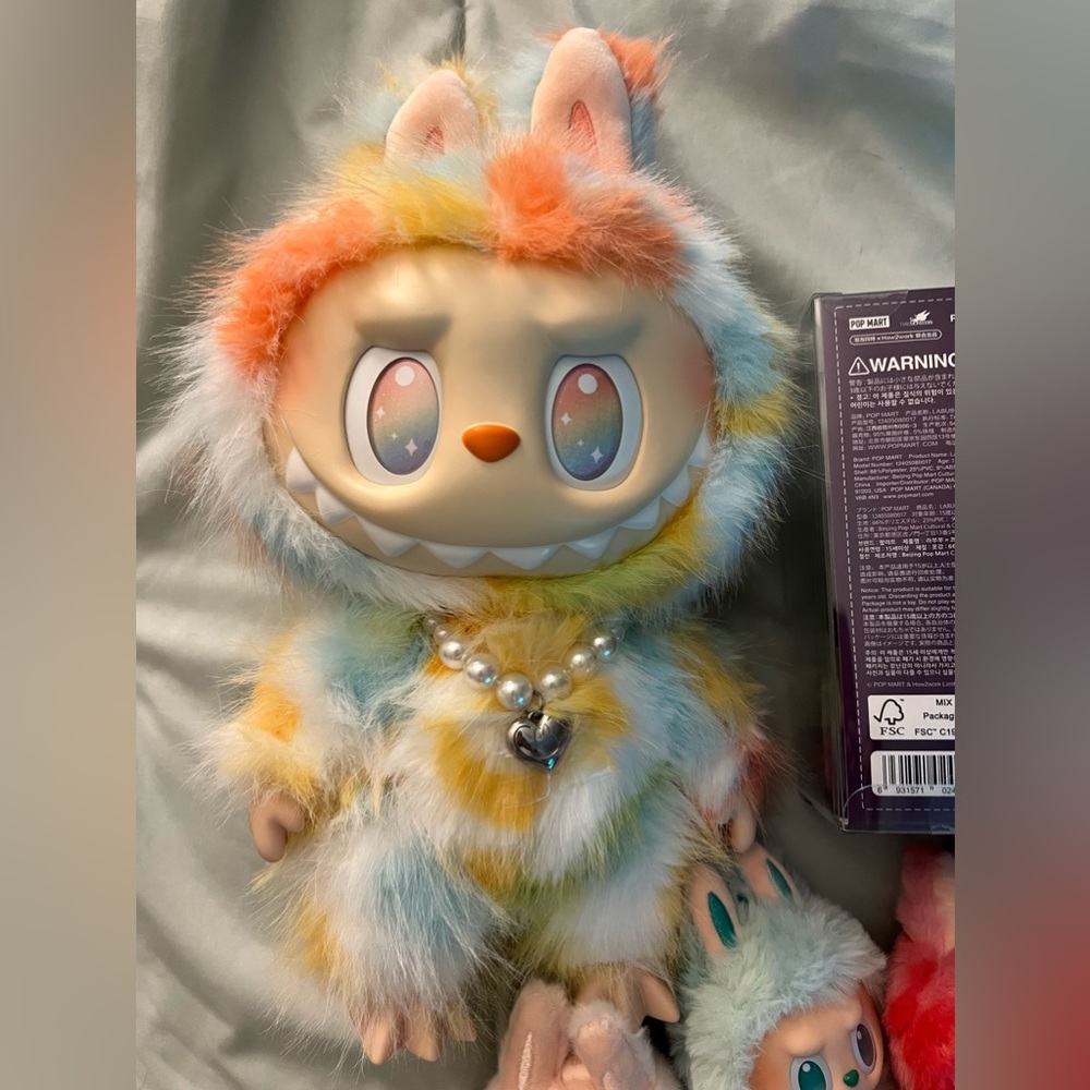 Set of 5 labubus. Including rock the universe big plush - Picture 3 of 4